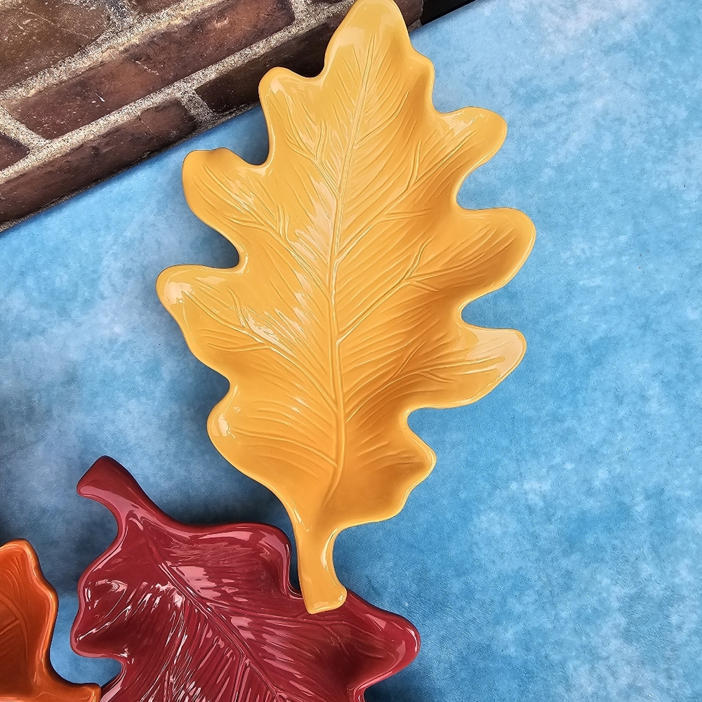 Harvest Set of Three Leaf Shape Ceramic Dining Snacks Serving Platter - Picture 7 of 14